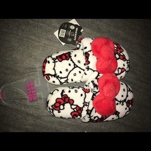 Hello kitty slippers medium (7-8)
